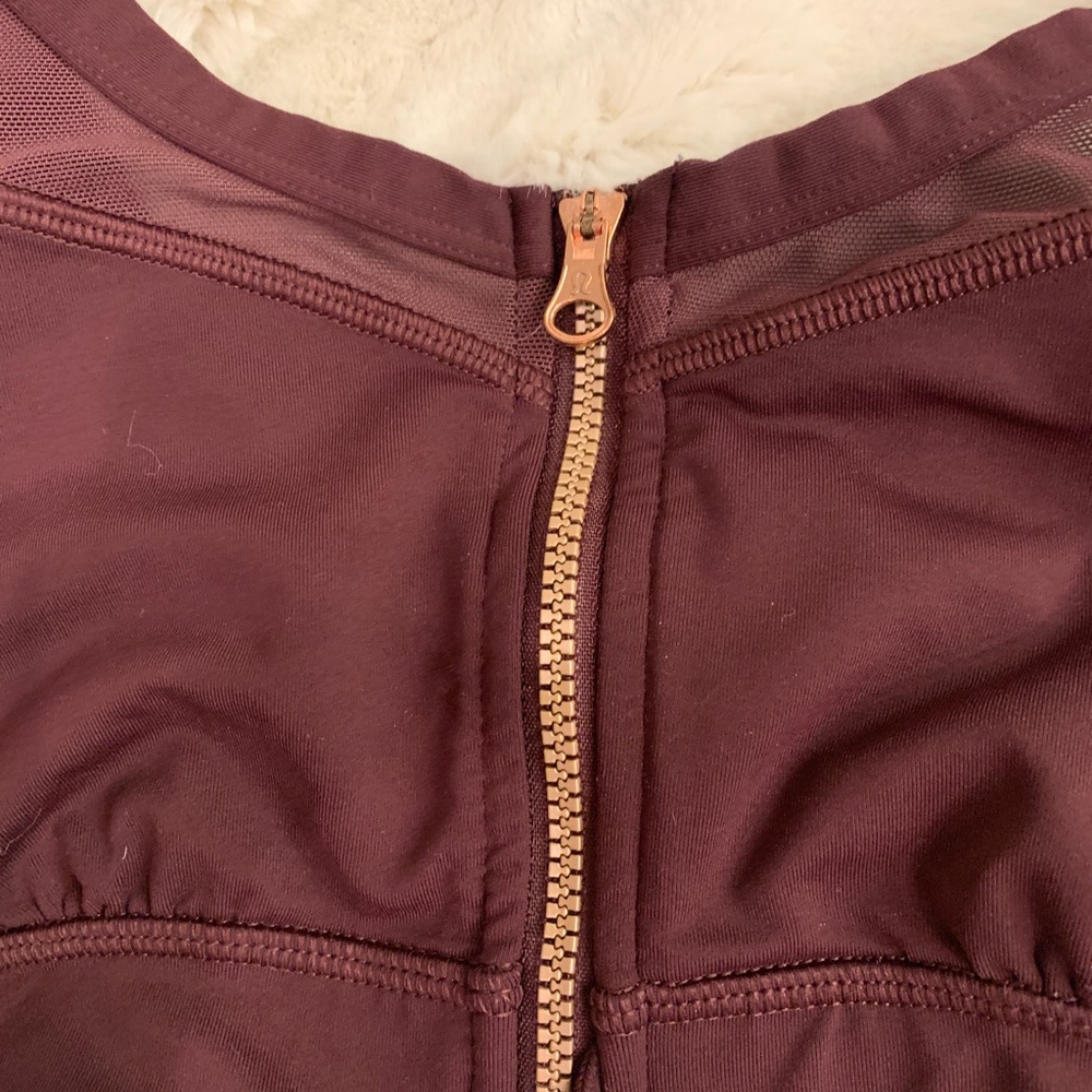 Lululemon Sports zip bra sz 6